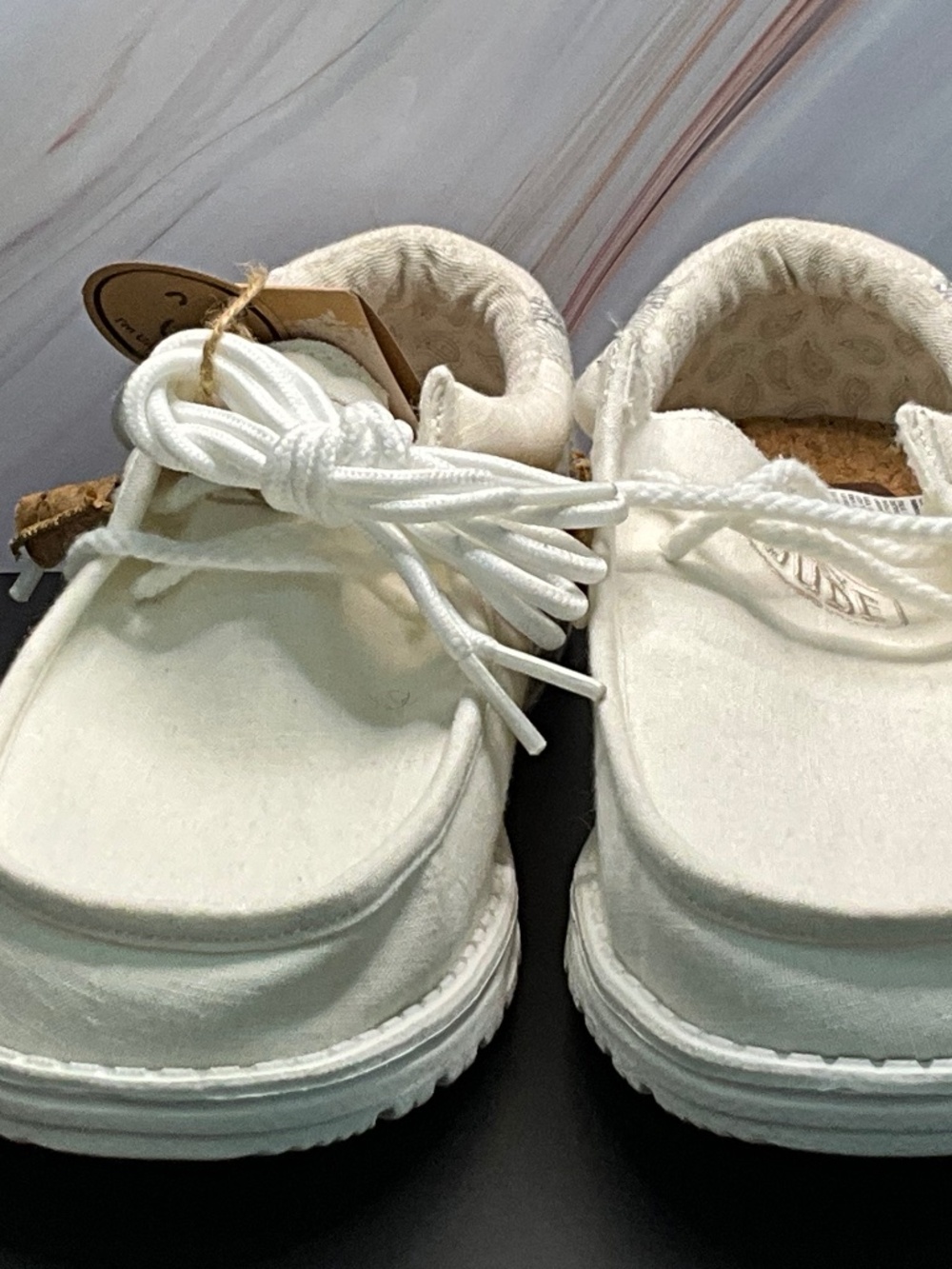 Hey Dude Natural Edition. Wally Break Stitch in Natural White. US Men’s 8/W10